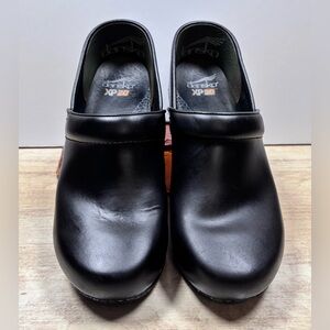 Dansko XP 2.0 Black Leather Clogs - Women's Size 41 (US 10.5-11)